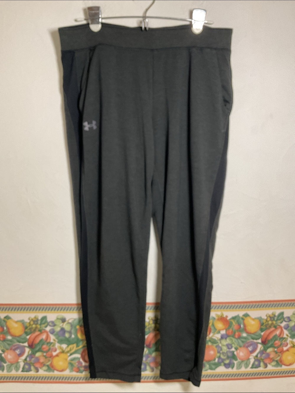 Under Armour Fitted Dark Gray Heather Mesh Side Panel Joggers Size L